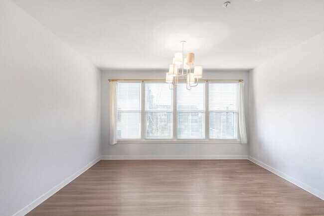 Building Photo - Stunning 3-Bedroom Townhouse in the Heart of South End!