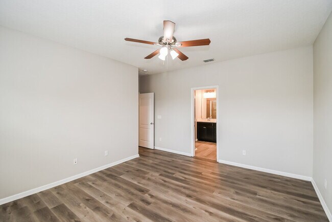 Building Photo - 7015 Longleaf Branch Dr