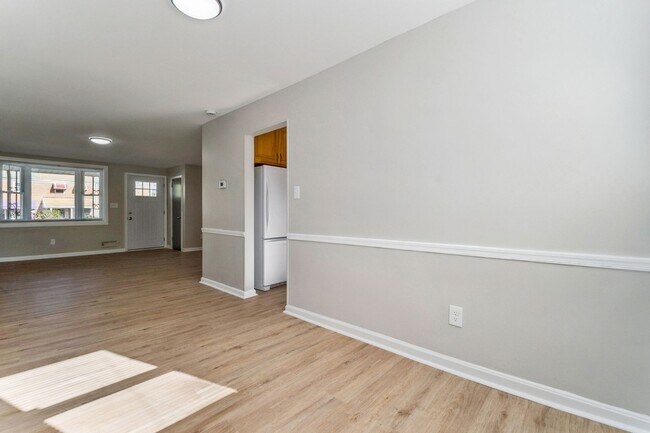 Building Photo - Beautiful Three-Bedroom in Dundalk