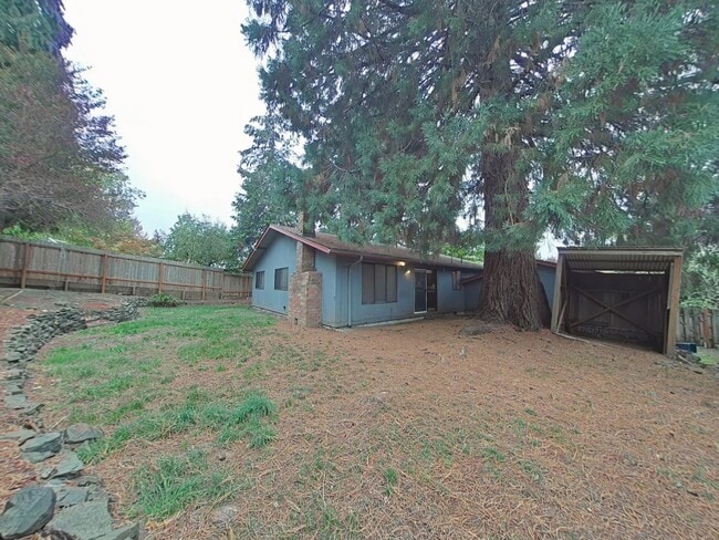Building Photo - Recently Updated 3 Bedroom House ~ North C...