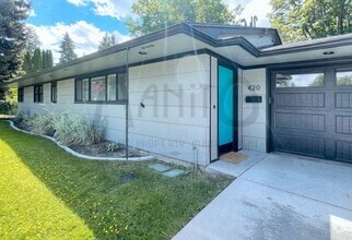 Building Photo - Sprawling South Hill Rancher on Park-like ...