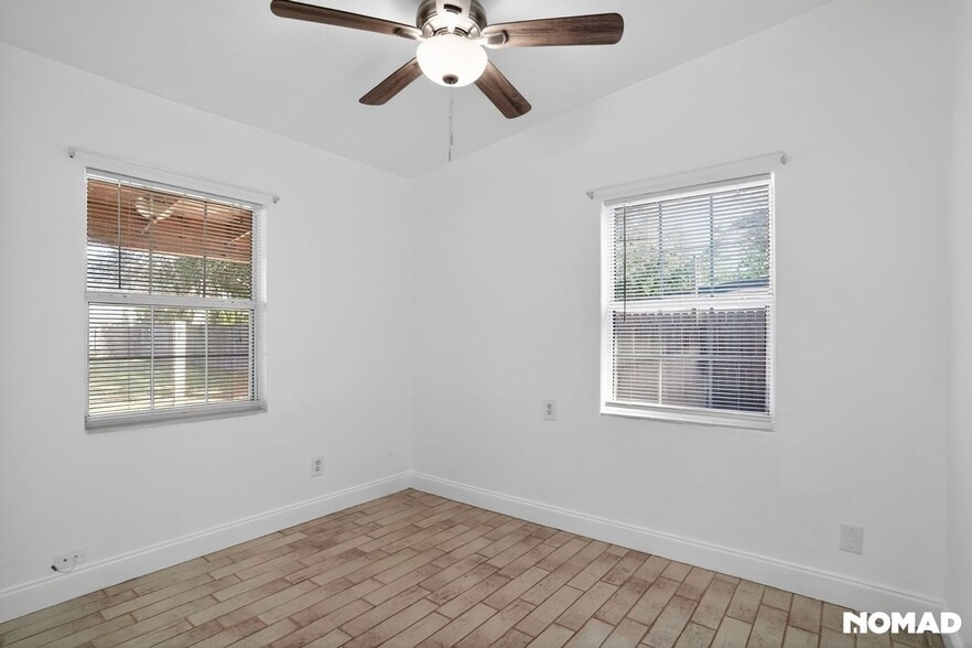 Building Photo - 441 E 5th St