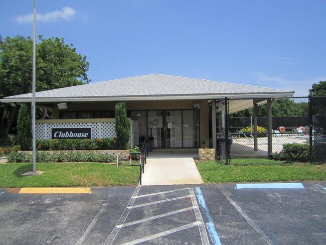 Building Photo - 522 Trace Cir