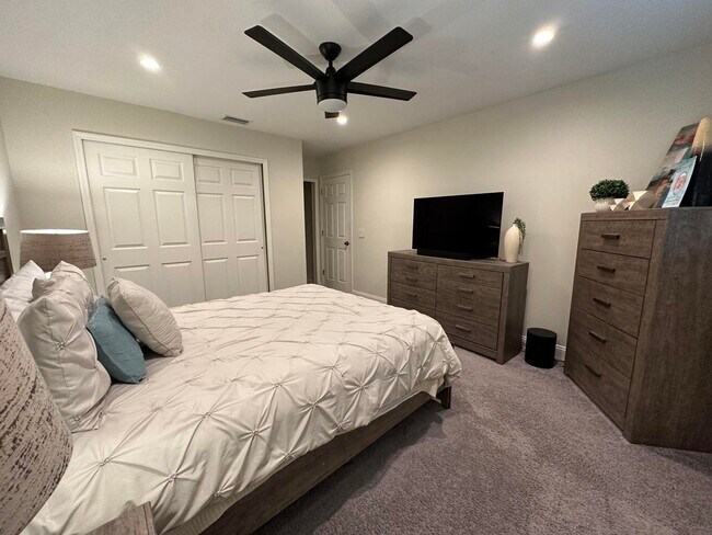 Building Photo - 917 SW 36th Terrace