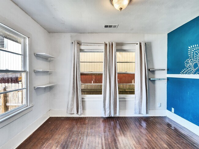 Building Photo - 5224 Bernardo De Galvez Ave