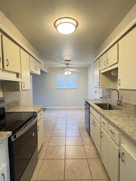 Building Photo - 8140 NW 28th St