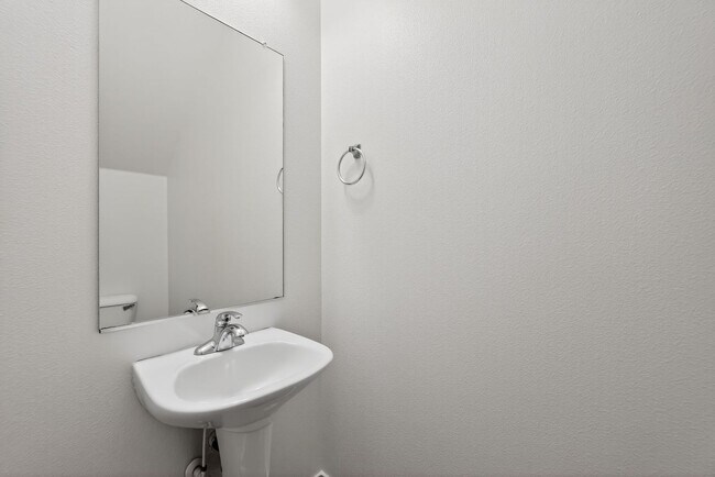 Building Photo - 6568 NE Deer Run St