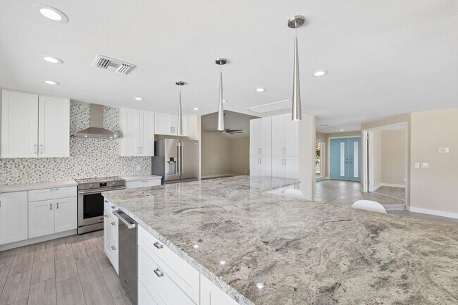 Building Photo - 13222 N 1st Ave