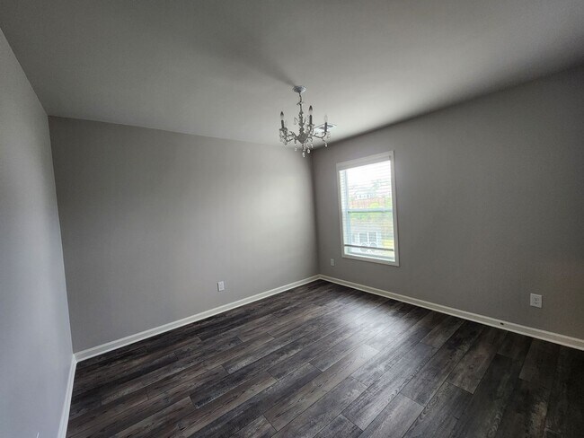 Building Photo - 5 Bedroom 3 Bath 2 Car Garage in Forsyth C...