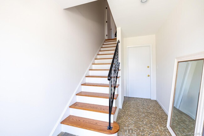 Building Photo - 107 Woodside Ave