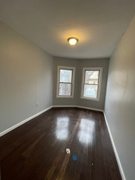 Building Photo - 131 S 13th St