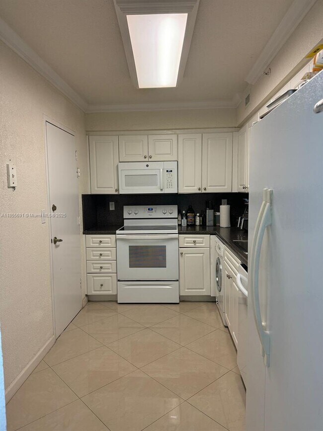 Building Photo - 2501 S Ocean Dr