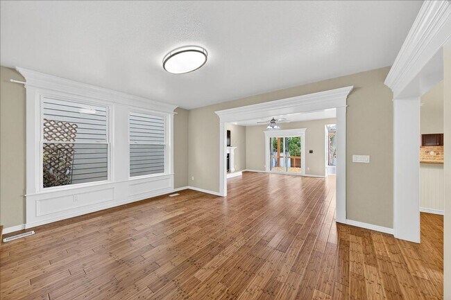 Building Photo - Gorgeous Updated Home in the Heart of Eagle Hills