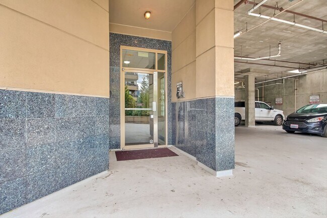 Building Photo - Lake Union View Condo 2 bed Avail 10/1