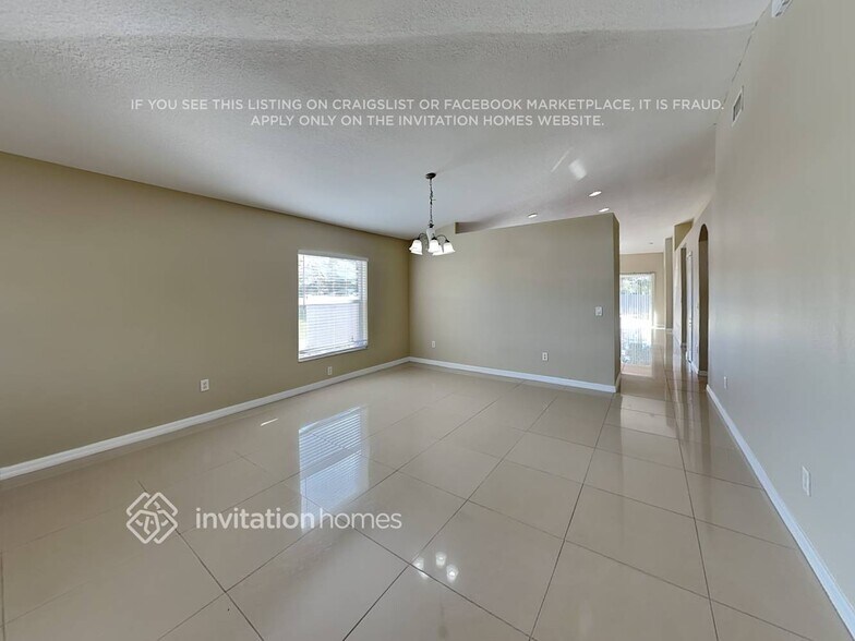 Building Photo - 2335 Roanoke Springs Dr