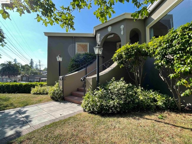 Building Photo - 1159 Winsor Ave