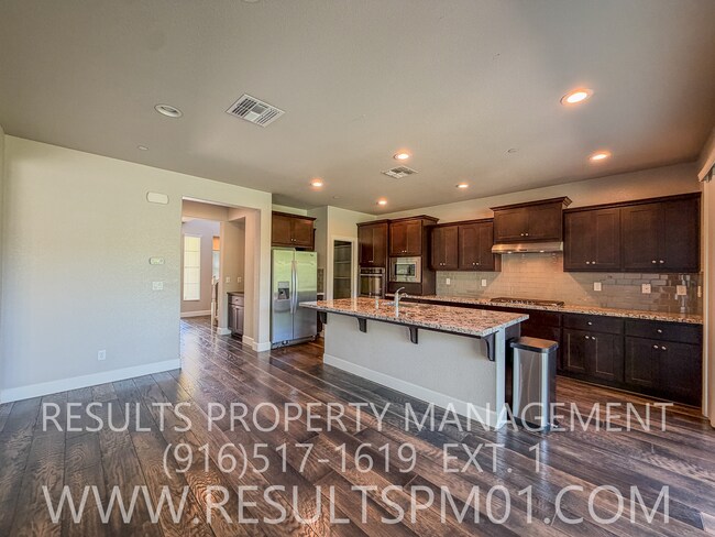Building Photo - Beautiful Spacious El Dorado Hills Home in gated community