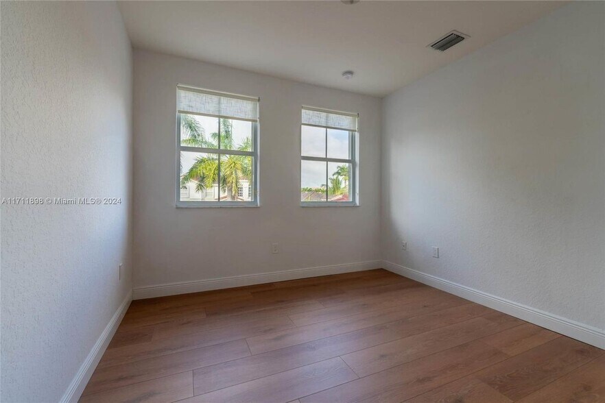 Building Photo - 8325 NW 115th Ct