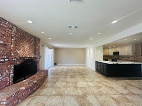 Building Photo - Beautiful 2-story pool home