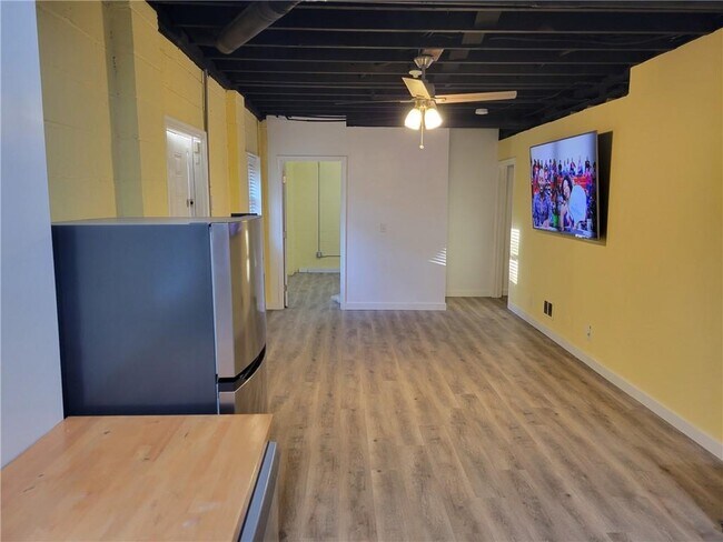 Building Photo - 3495 Tulip Dr