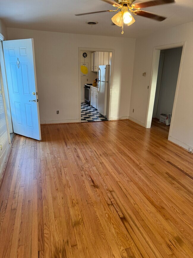 family room - 536 Janette Ave SW