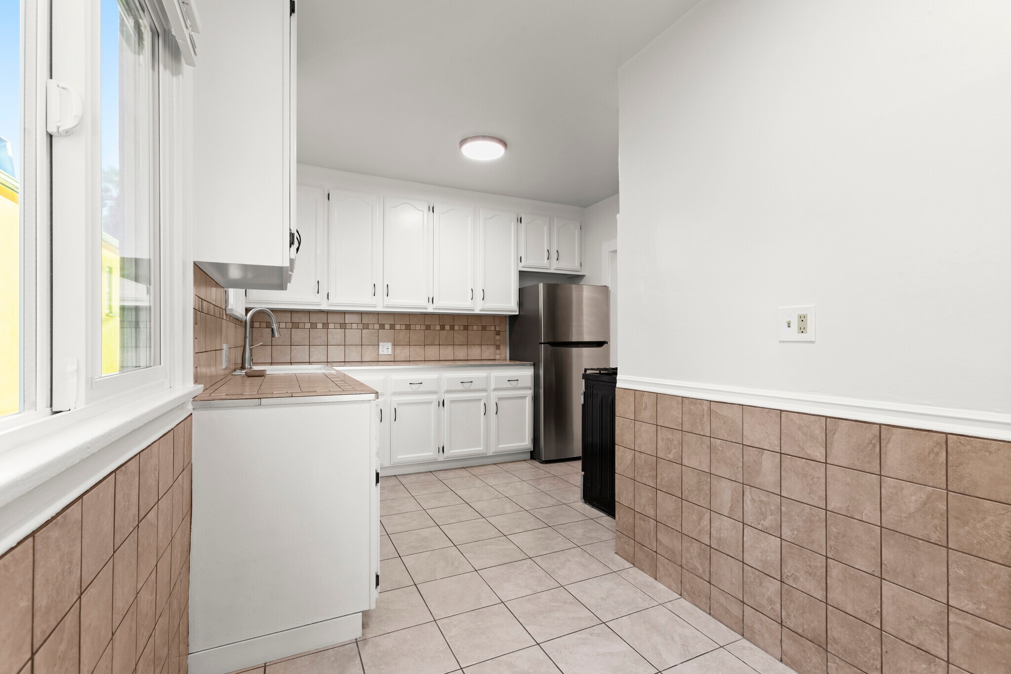 Building Photo - 518 N Genesee Ave