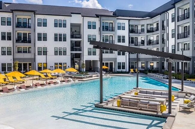 Building Photo - 15401 Chenal Pkwy