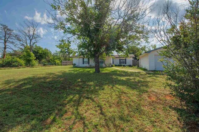 Building Photo - 205 Lincoln St