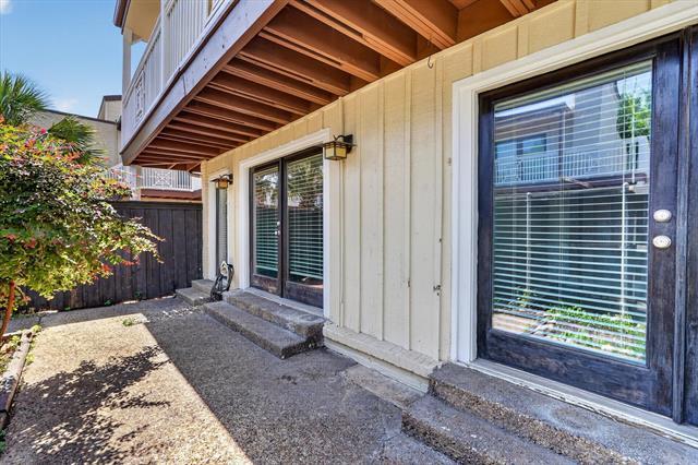 Building Photo - 5932 Sandhurst Ln