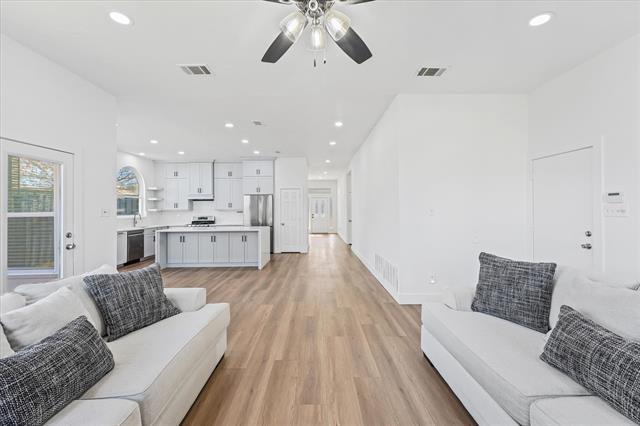 Building Photo - 8405 Greenspoint Dr