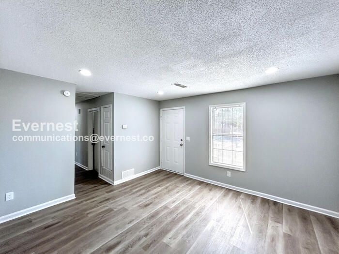 Building Photo - 5014 Shubert Cove