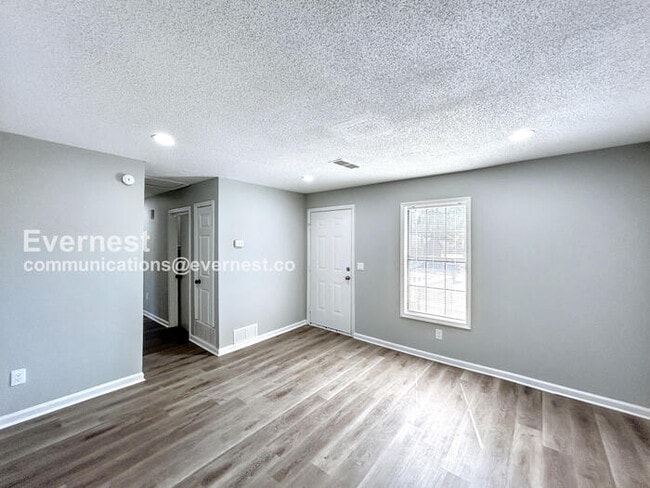 Building Photo - 3-Bedroom Home with Off-Street Parking and...