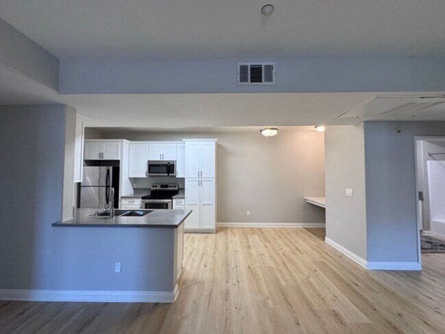Building Photo - 41410 Juniper St