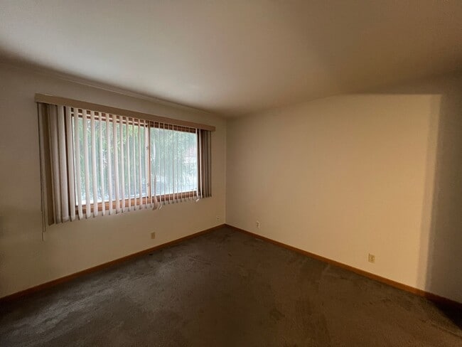 Building Photo - 2306 Radtke Ave