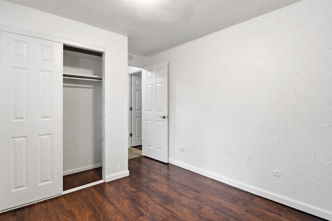 Building Photo - $1,520.95 - 2 bed, 1 bath updated ground floor Condo in Lakewood with In Unit Laundry