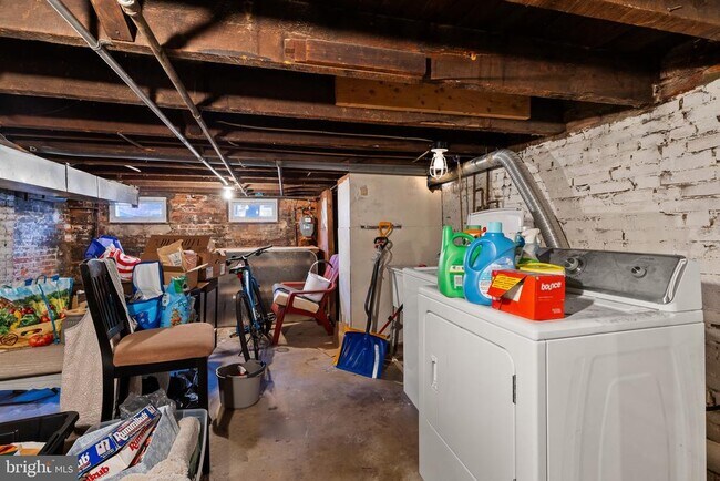 Building Photo - 3205 Hudson St