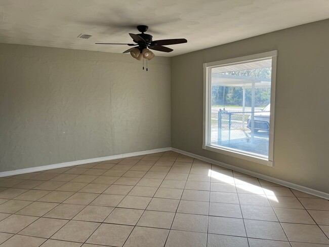 Building Photo - 3 Bedroom, 1 bath Pool Home in Lake City