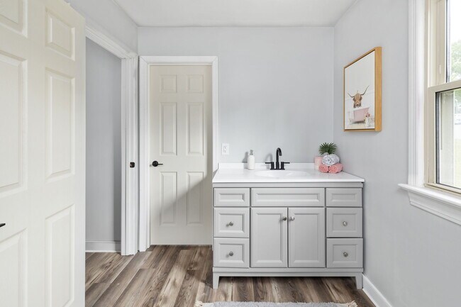 Building Photo - 10511 Lunswood Rd