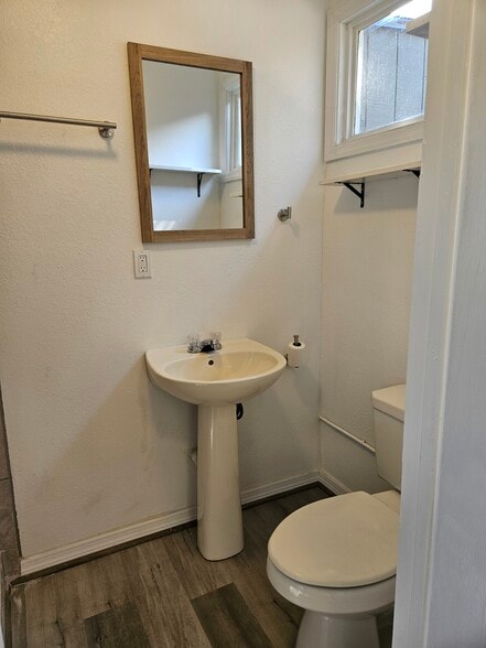 Building Photo - 3710 E Flora St