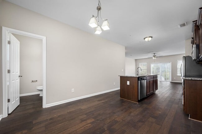 Building Photo - Luxury Townhome at the Boulevard