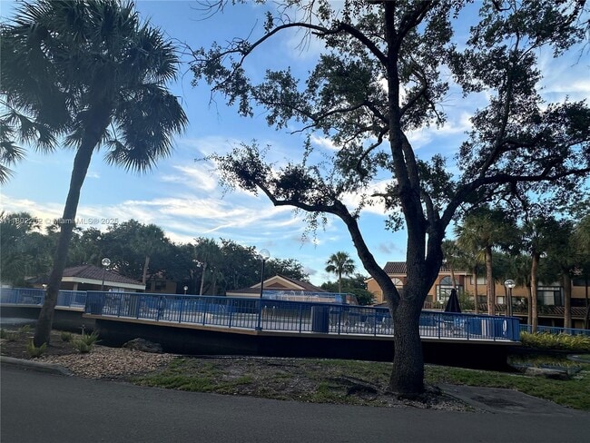 Building Photo - 15489 N Miami Lakeway
