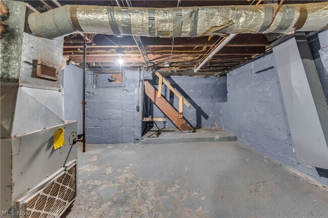 Building Photo - 2050 W 83rd St