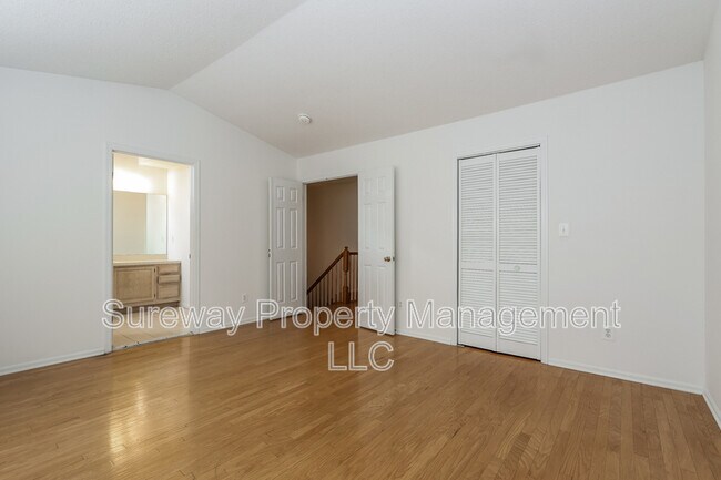 Building Photo - 35 Treat Ln