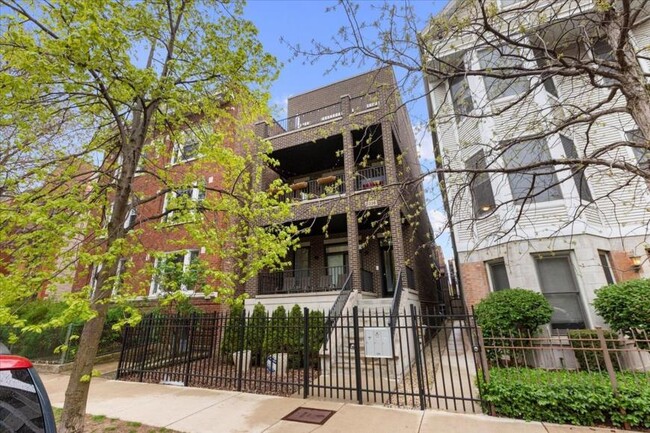 Building Photo - 2 bedroom in Chicago IL 60657