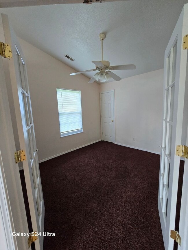 Building Photo - 2bd/1Ba Duplex.