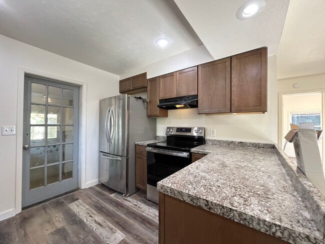 Building Photo - Serene 2 Bed, 1 Bath Home