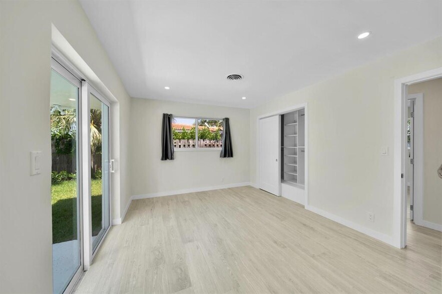 Building Photo - 2051 NE 60th St