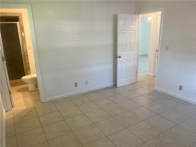 Building Photo - 500 Rivera Dr