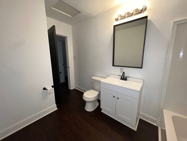 Building Photo - Newly renovated one bedroom available for ...