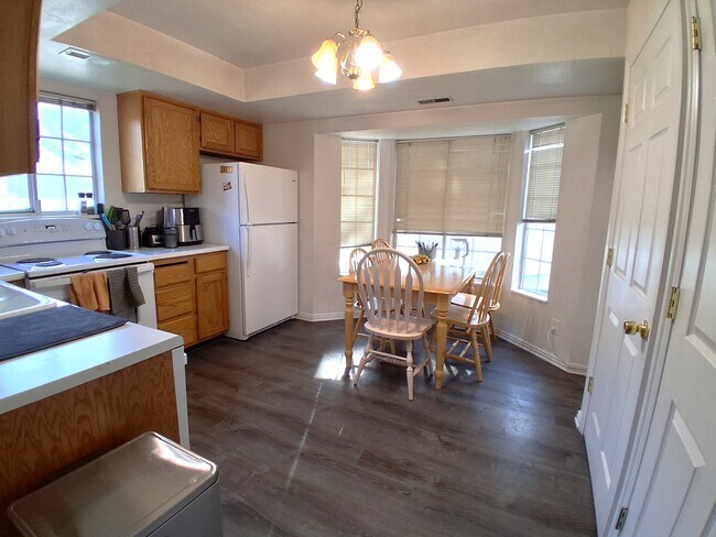 Building Photo - 565 N 300 E